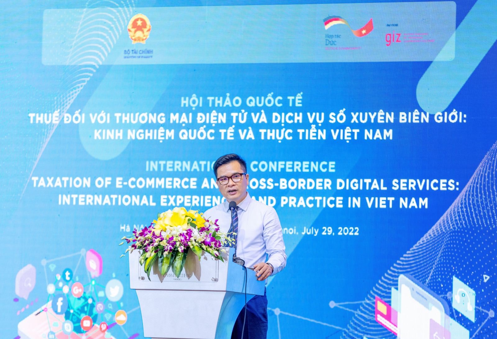 A Quynh phat bieu 1 3